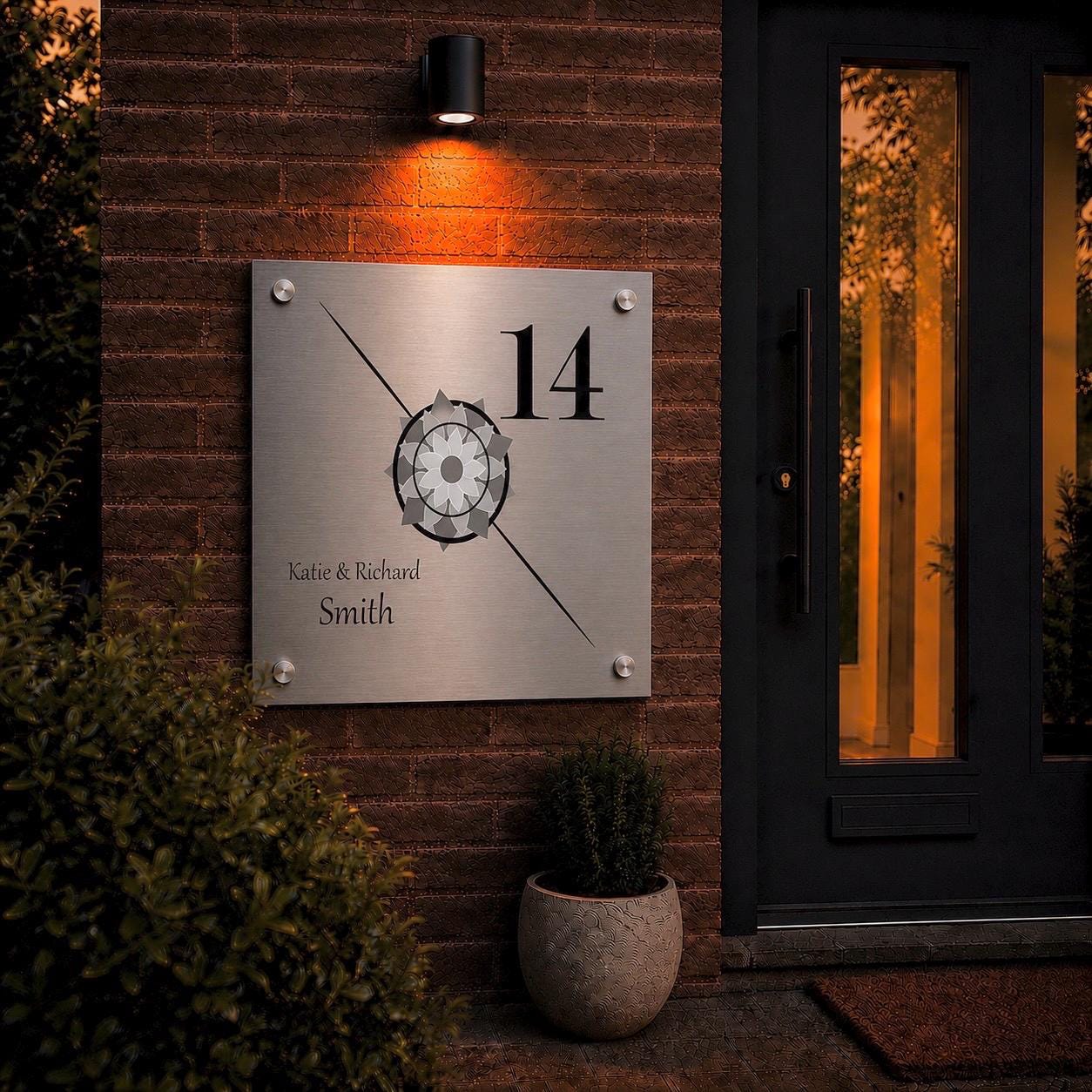 Metalen Huisnummerbord Met Naam – Gepersonaliseerde Plaquette Voor De Voordeur